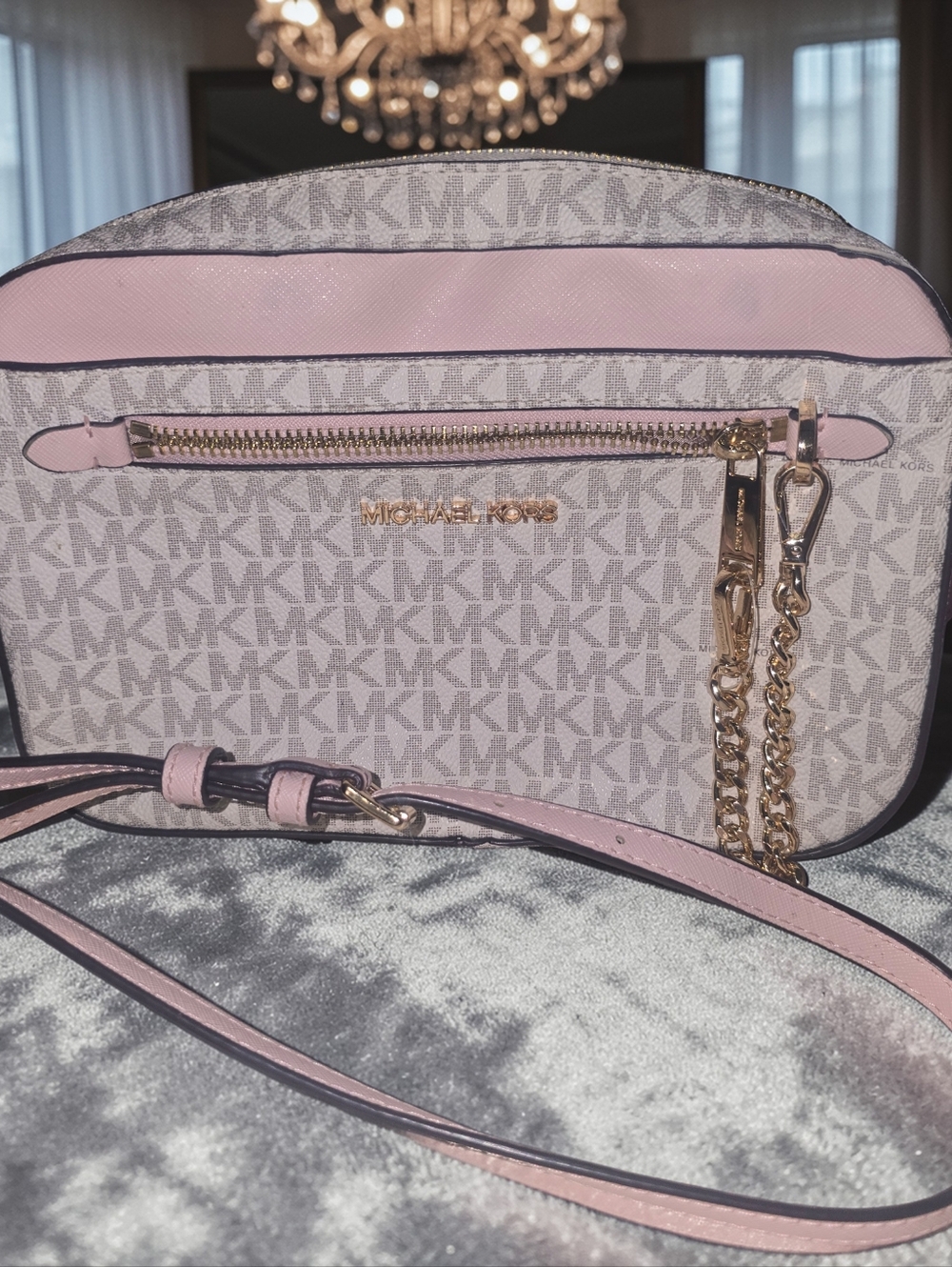 Michael Kors NWOT Pink Vanilla MK Logo Crossbody Bag Gold Chain w Certificate - Picture 2 of 9